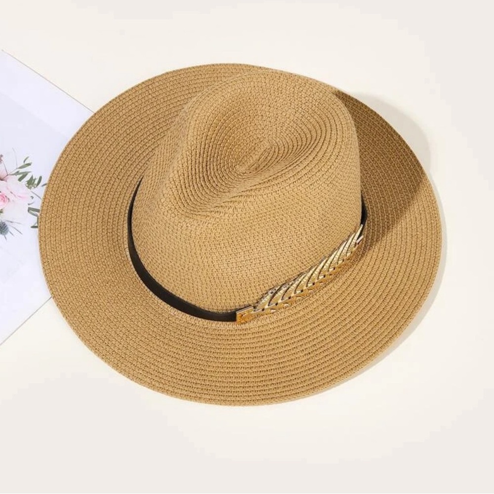 Stylish straw hat in 2 colors for same price